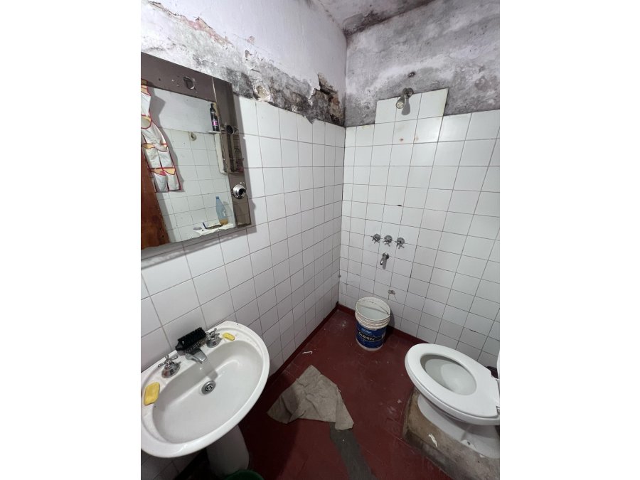 VENDE CASA A REFACCIONAR ZONA NORTE - ESC. DE POLICÍA