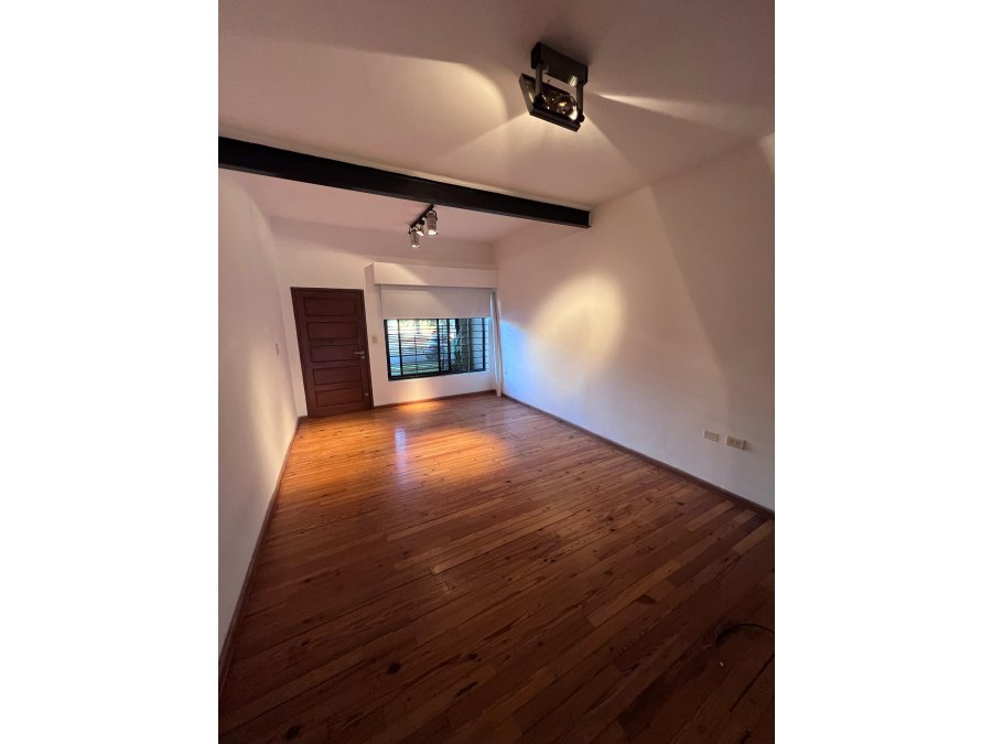 VENDE CASA DE 4 DORMITORIOS - COCHERA DOBLE Y PILETA
