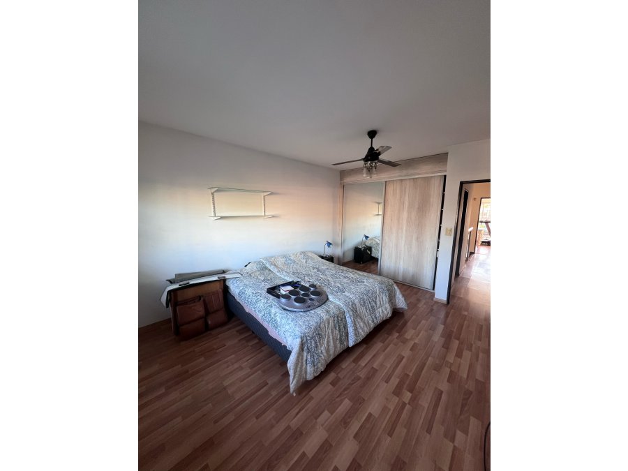 VENDE CASA DE 4 DORMITORIOS - COCHERA DOBLE Y PILETA