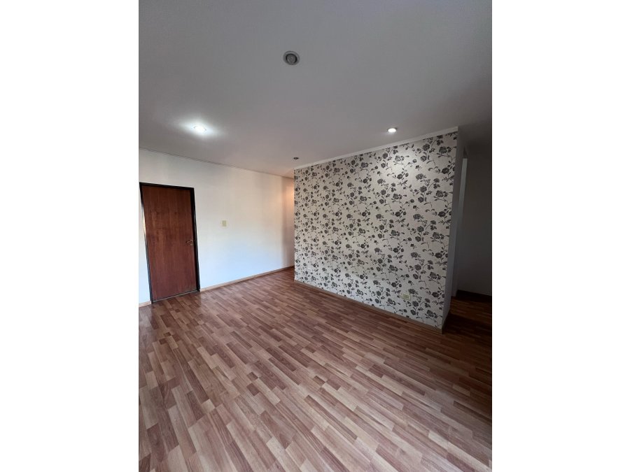 VENDE CASA DE 4 DORMITORIOS - COCHERA DOBLE Y PILETA