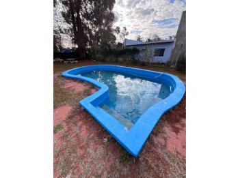 VENDE CASA - QUINTA CON AMPLIO TERRENO