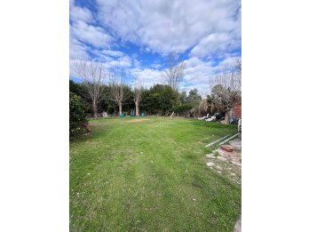 VENDE CASA - QUINTA CON AMPLIO TERRENO
