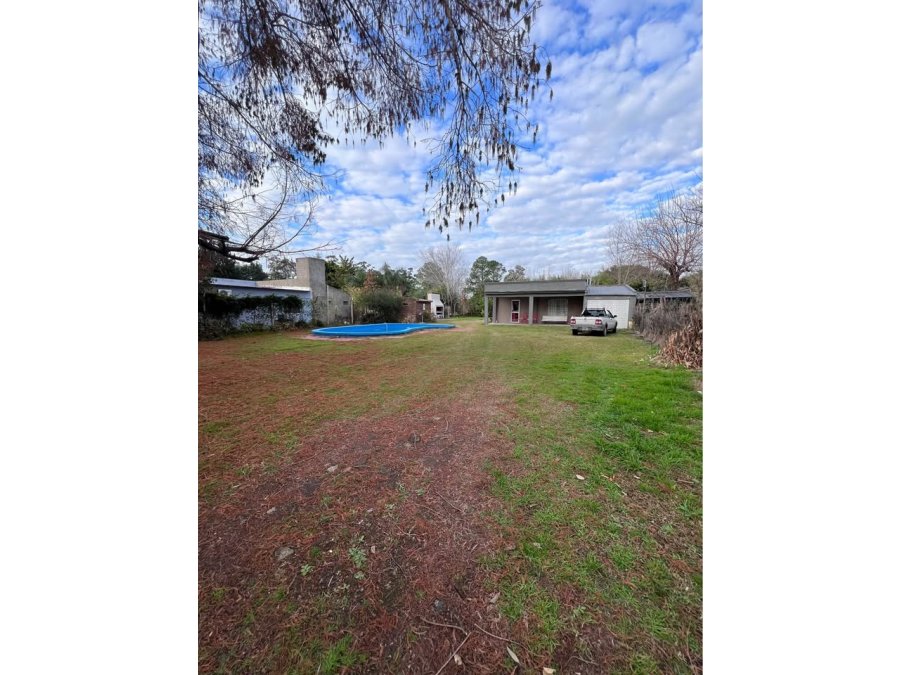 VENDE CASA - QUINTA CON AMPLIO TERRENO