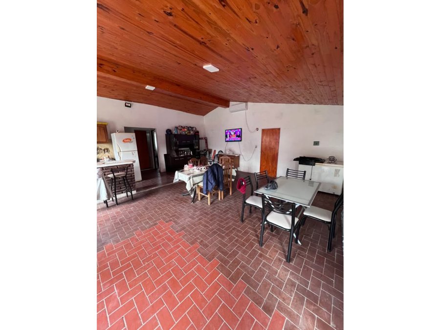 VENDE CASA - QUINTA CON AMPLIO TERRENO