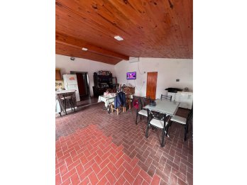 VENDE CASA - QUINTA CON AMPLIO TERRENO