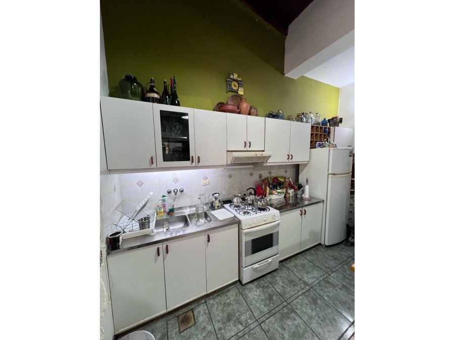 VENDE CASA CON PATIO EN EL CENTRO