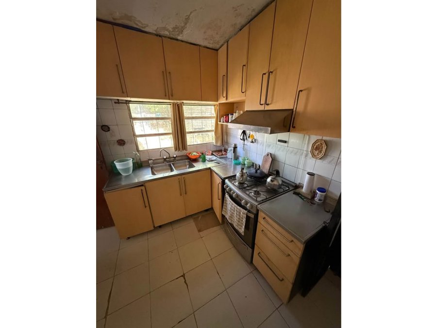 VENDE CASA CON PATIO Y COCHERA + DPTO P.A A TERMINAR