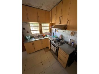VENDE CASA CON PATIO Y COCHERA + DPTO P.A A TERMINAR