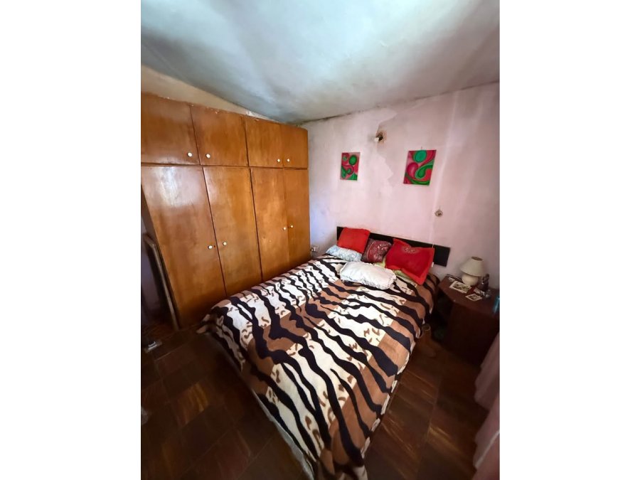 VENDE CASA CON PATIO Y COCHERA + DPTO P.A A TERMINAR