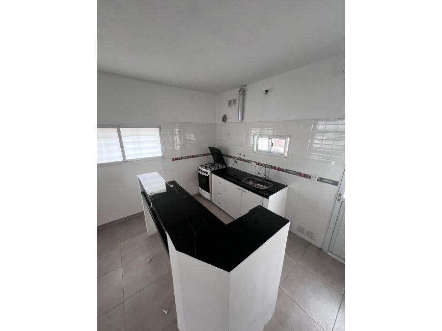 VENDE CASA A ESTRENAR CON PATIO Y COCHERA