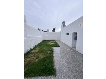 VENDE CASA A ESTRENAR CON PATIO Y COCHERA