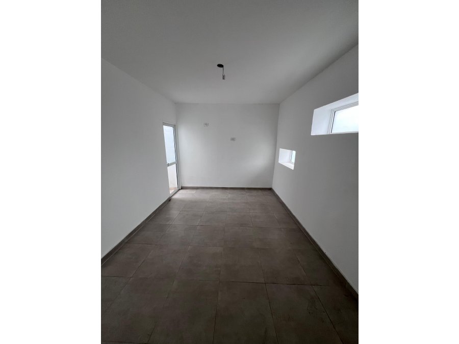 VENDE CASA A ESTRENAR CON PATIO Y COCHERA