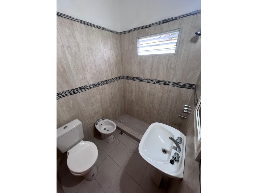 VENDE CASA A ESTRENAR CON PATIO Y COCHERA