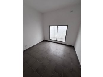 VENDE CASA A ESTRENAR CON PATIO Y COCHERA