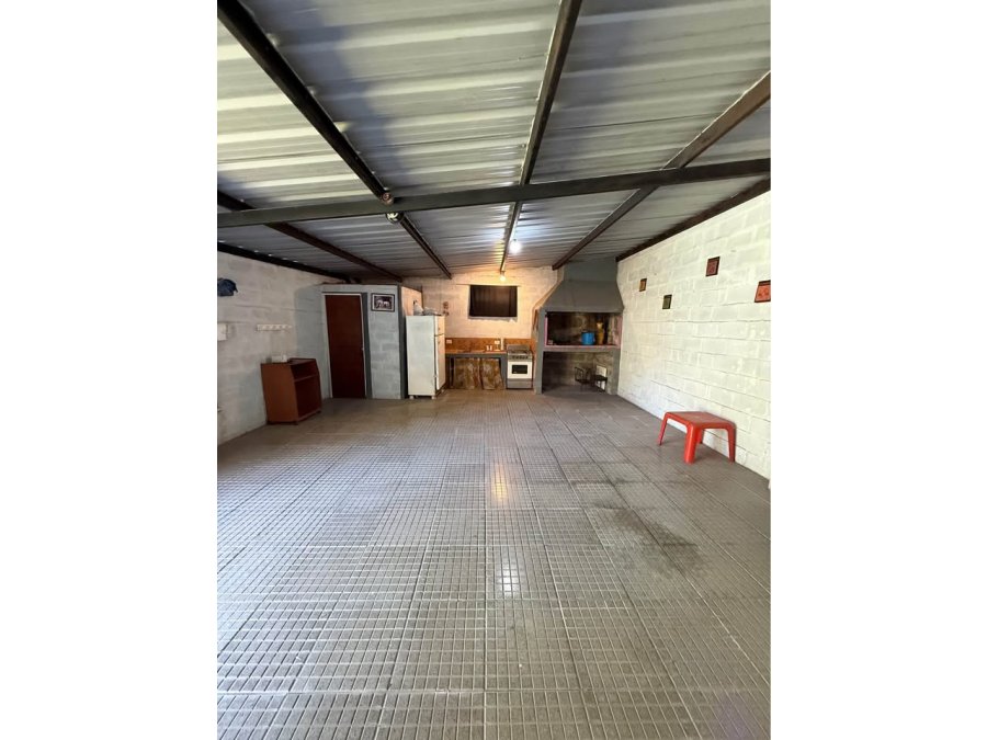 VENDE CASA CON QUINCHO Y PILETA