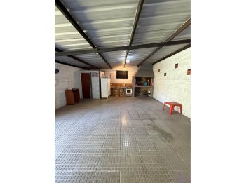 VENDE CASA CON QUINCHO Y PILETA