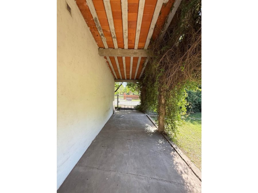 VENDE CASA CON QUINCHO Y PILETA