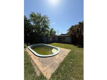 VENDE CASA CON QUINCHO Y PILETA