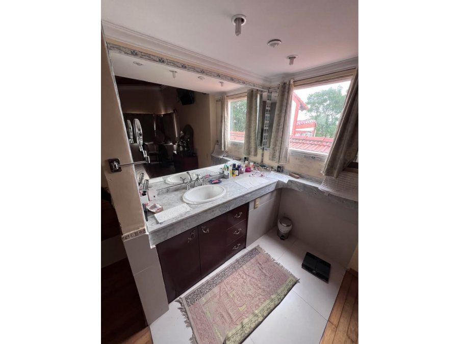 VENDE AMPLIA CASA EN BARRIO PRIVADO “COLINAS DEL GOLF”