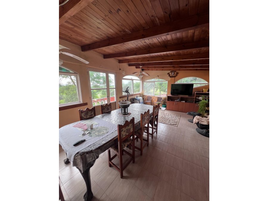 VENDE AMPLIA CASA EN BARRIO PRIVADO “COLINAS DEL GOLF”