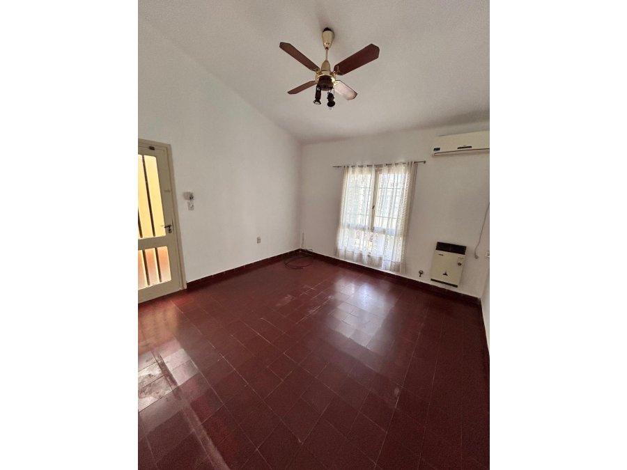 CASA 3 DORM, 2 BAÑOS COCHERA Y FONDO VERDE, ZONA EJERCITO