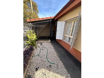 CASA 3 DORM, 2 BAÑOS COCHERA Y FONDO VERDE, ZONA EJERCITO