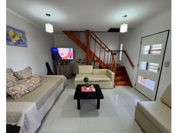 VENTA - CASA DE 3 DORMITORIOS + QUINCHO - ORO VERDE