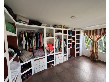 VENTA - CASA DE 3 DORMITORIOS + QUINCHO - ORO VERDE