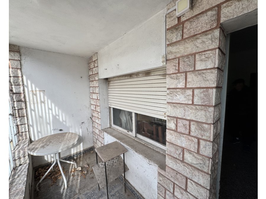 VENTA - CASA A REFACCIONAR - 2 DORMITORIOS CON COCHERA
