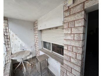 VENTA - CASA A REFACCIONAR - 2 DORMITORIOS CON COCHERA