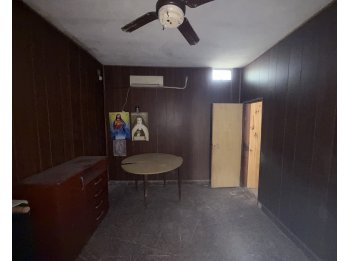 VENTA - CASA A REFACCIONAR - 2 DORMITORIOS CON COCHERA