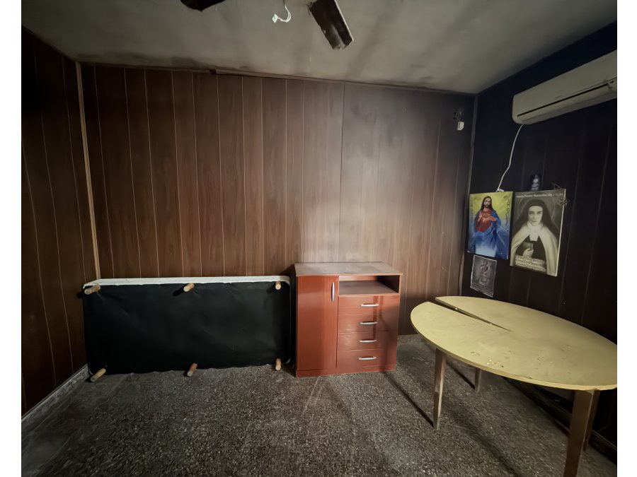 VENTA - CASA A REFACCIONAR - 2 DORMITORIOS CON COCHERA
