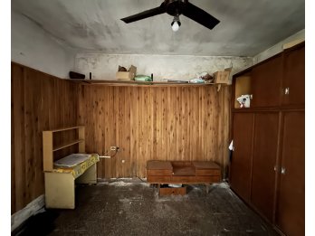 VENTA - CASA A REFACCIONAR - 2 DORMITORIOS CON COCHERA