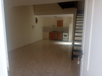 VENDE DUPLEX calle División del Litoral