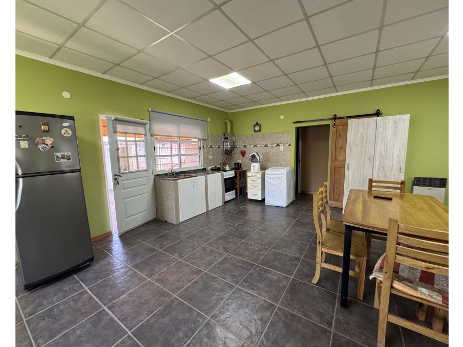 SE VENDE CASA CON AMPLIO TERRENO - COLONIA AVELLANEDA
