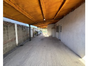 SE VENDE CASA CON AMPLIO TERRENO - COLONIA AVELLANEDA