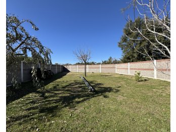 SE VENDE CASA CON AMPLIO TERRENO - COLONIA AVELLANEDA