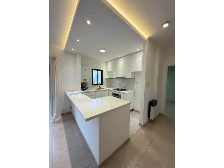 Se alquila hermoso departamento en zona plaza Alvear