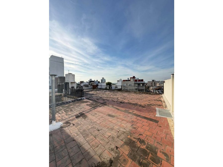 Se vende amplia casa en calle Echagüe