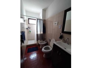 VENDE: Departamento calle San Lorenzo, frente a shopping