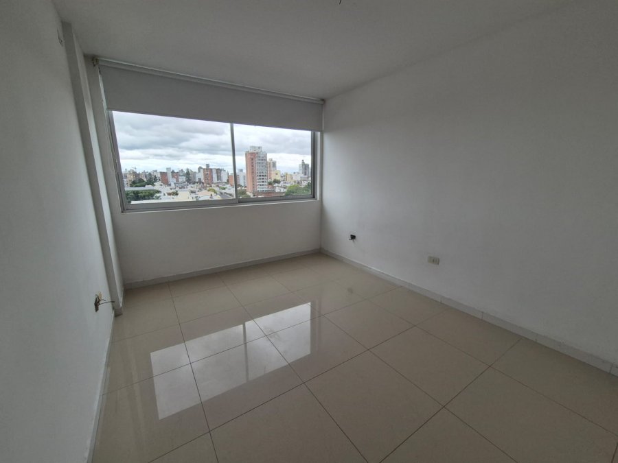 SE VENDE DEPARTAMENTO AMPLIO calle Paraguay