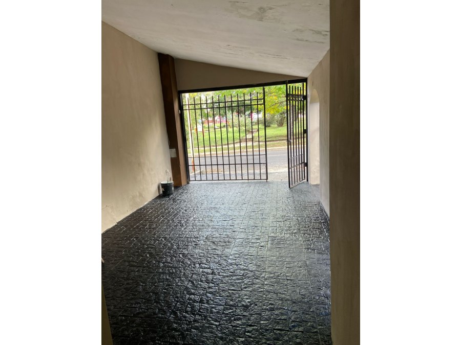 VENDE: Casa Barrio Mercantil calle Monseñor D´andrea