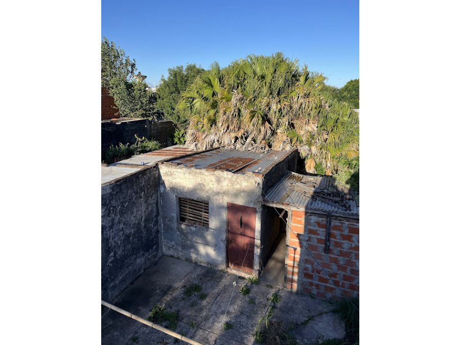 VENDE: Casa a reciclar, calle Los Chanas