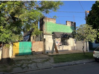 VENDE: Casa a reciclar, calle Los Chanas