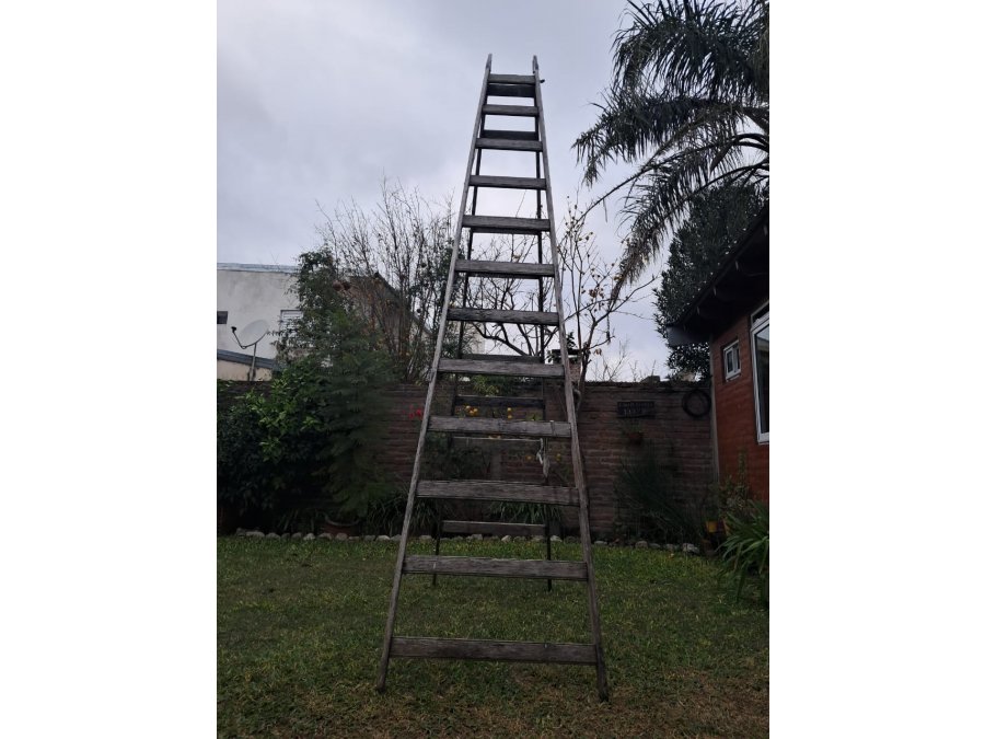 ESCALERA DE MADERA - TIPO PINTOR