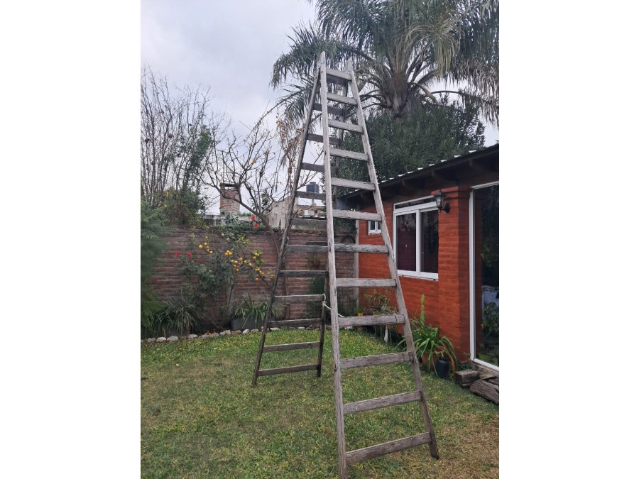 ESCALERA DE MADERA - TIPO PINTOR