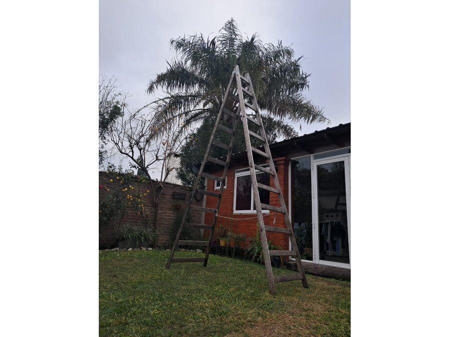 ESCALERA DE MADERA - TIPO PINTOR