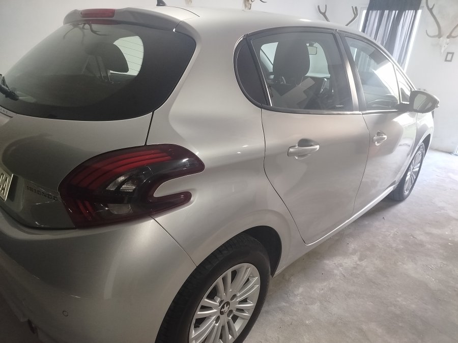 Peugeot 208 año 2020 allure 1.6