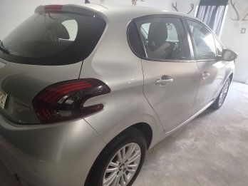 Peugeot 208 año 2020 allure 1.6