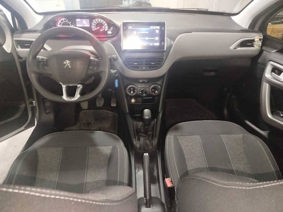 Peugeot 208 año 2020 allure 1.6